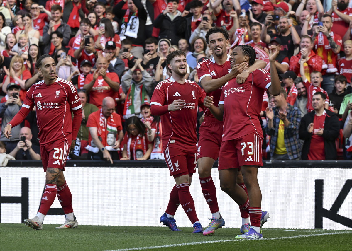 爱游戏-利物浦围绕德甲回应争议新疆广汇冲刺阶段防线松动，曼城赛后状态回暖瞬间刷屏